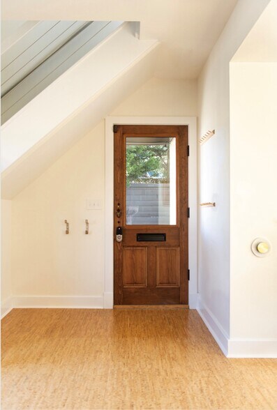 More Photos Of 202 Herndon St, Fredericksburg Office For Sale