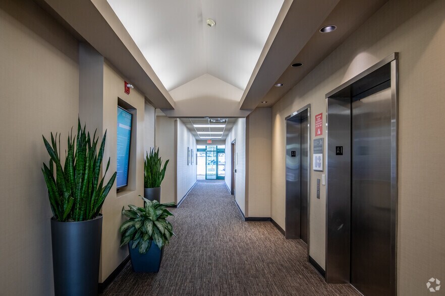 More Photos Of 2001 Mallory Ln, Franklin Medical For Lease