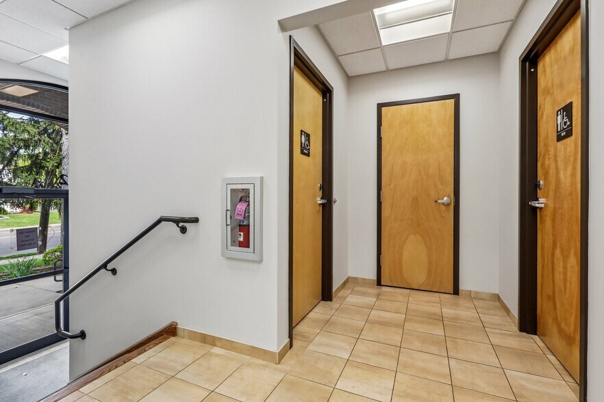 More Photos Of 92 Union Ave, Cresskill Office For Sale