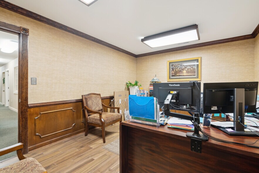 More Photos Of 15 Gamecock Ave, Charleston Office For Sale