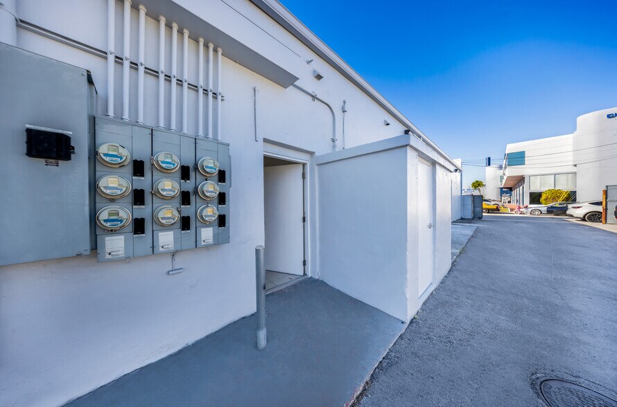 More Photos Of 3241 NW 7th St, Miami Storefront For Lease