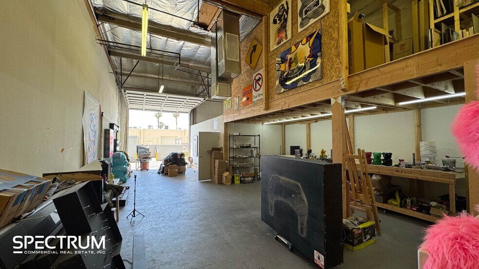 More Photos Of 15414 Cabrito Rd, Van Nuys Manufacturing For Lease