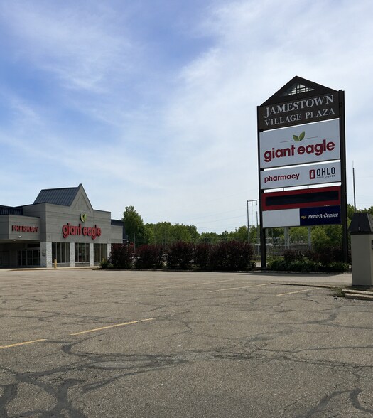 More Photos Of 2700-2790 Mahoning Ave NW, Warren Storefront For Lease