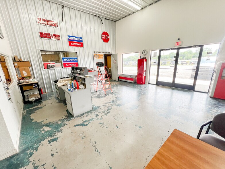 More Photos Of 1307 US-84, Coleman Warehouse For Sale