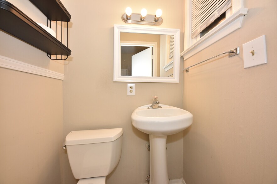 More Photos Of 1816 E Kane Pl, Milwaukee Apartments For Sale