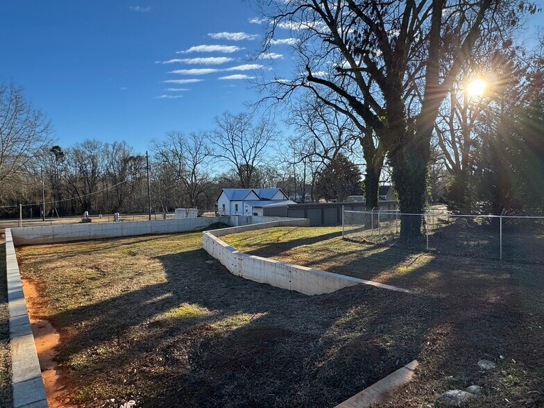 More Photos Of 8665 Maysville Rd, Maysville Self Storage For Sale