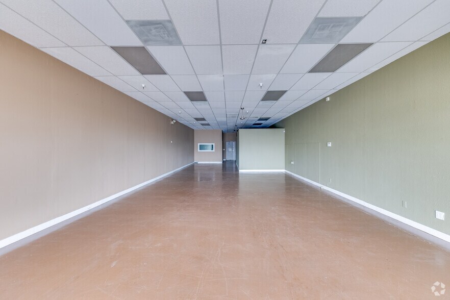 More Photos Of 1107 E Bell Rd, Phoenix General Retail For Lease