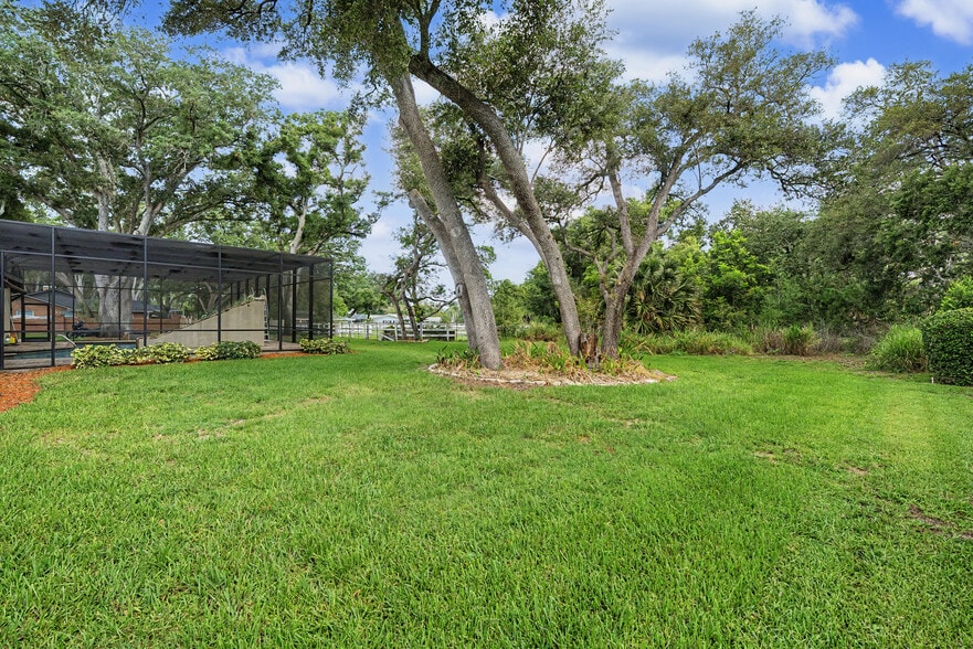 More Photos Of 2160 Laurence Dr, Clearwater Office For Sale