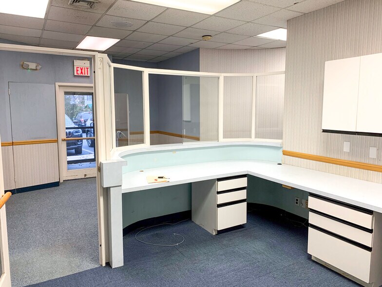 More Photos Of 266 White Plains Rd, Eastchester Office For Sale