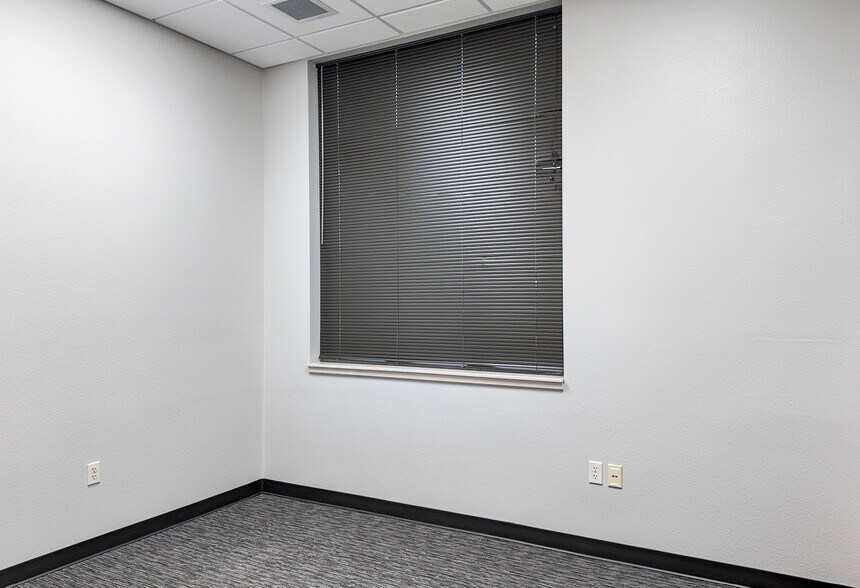 More Photos Of 5019-5023 S Bur Oak Pl, Sioux Falls Office For Lease
