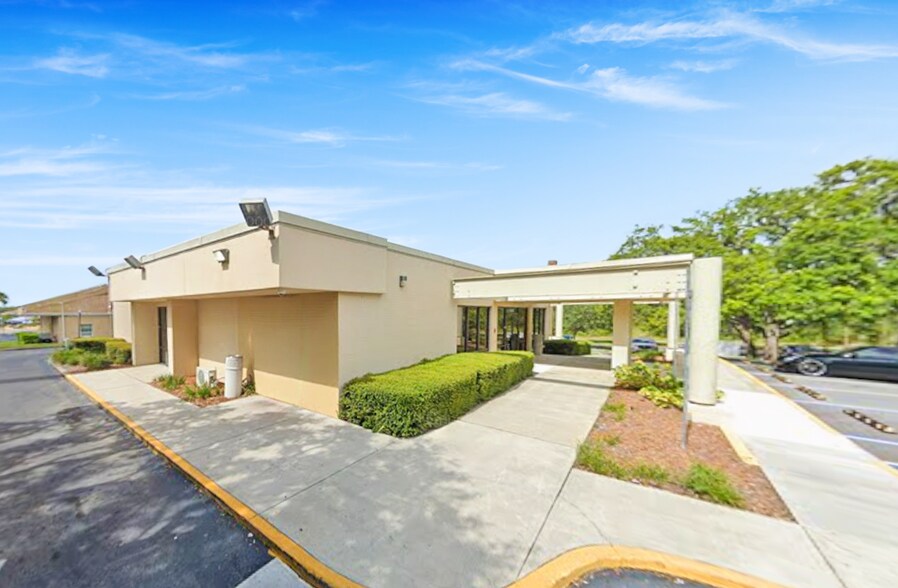 More Photos Of 6023 Spring Hill Dr, Spring Hill Bank For Sale