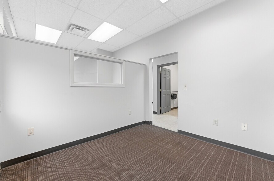 More Photos Of 34 Sterling Dr, Morgantown Flex For Lease
