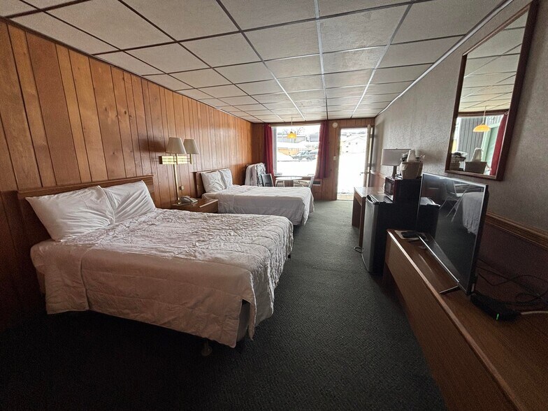 More Photos Of 17089 Boot Jack Rd, Ridgway Hotel For Sale