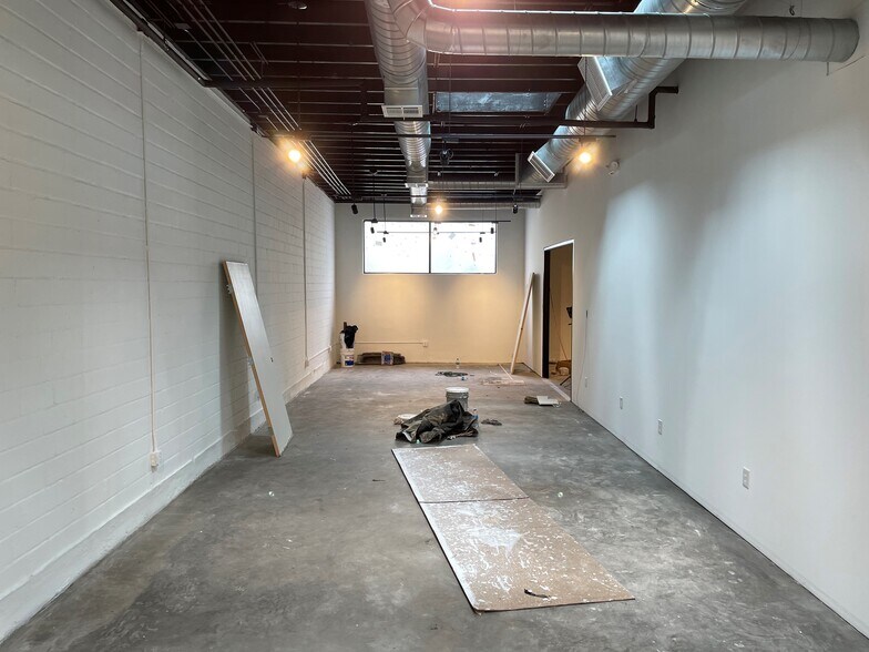 More Photos Of 1919 N Main St, Houston Storefront Retail Office For Lease
