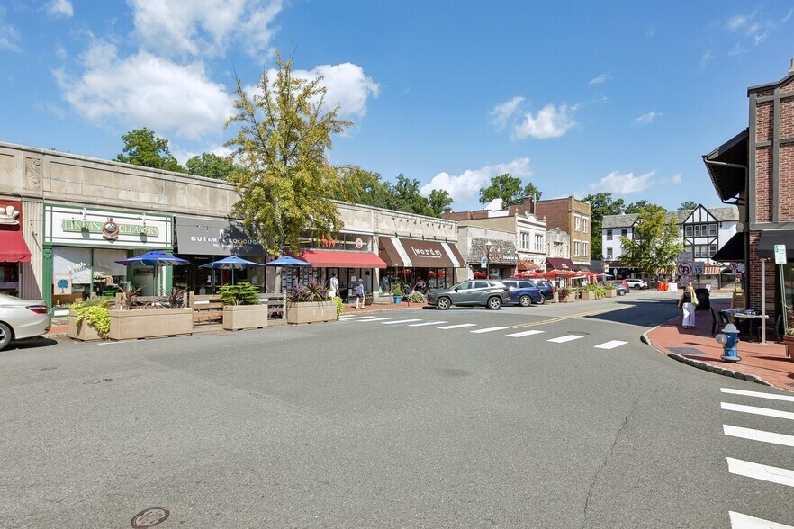More Photos Of 97 Baker St, Maplewood Storefront For Sale