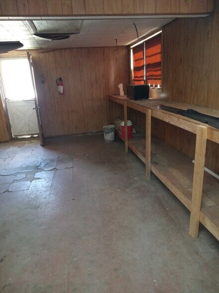 More Photos Of 515 W Butler Ave, Chalfont Veterinarian Kennel For Sale