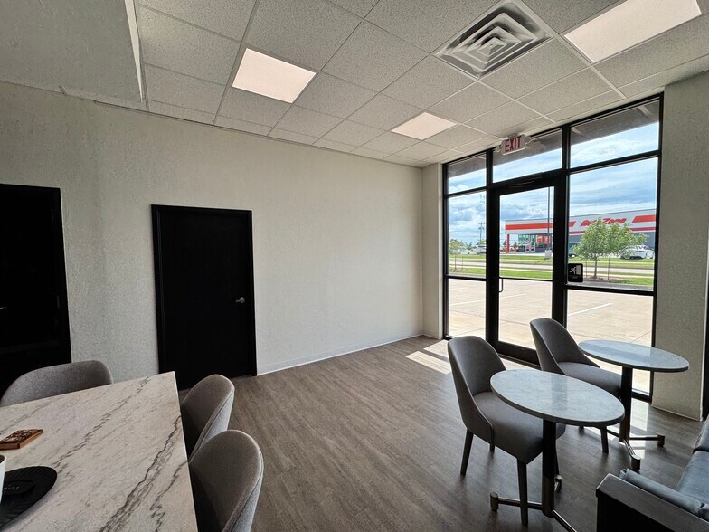 More Photos Of 901 E Main St, Yukon Coworking Space