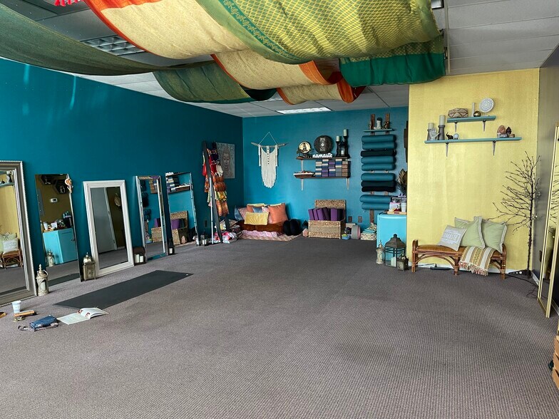 More Photos Of 247 Thain Rd, Lewiston Office For Lease