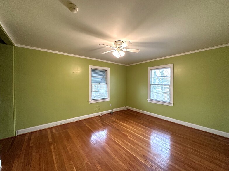 More Photos Of 1934 N Pleasantburg Dr, Greenville Medical For Lease