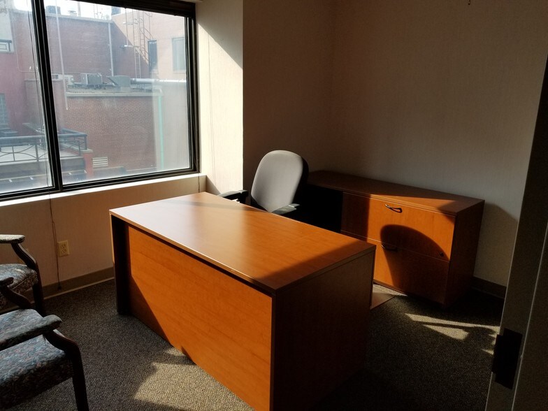 More Photos Of 16-20 NW 3rd St, Evansville Office For Lease
