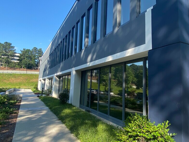 More Photos Of 290 Interstate N Cir SE, Atlanta Office For Lease