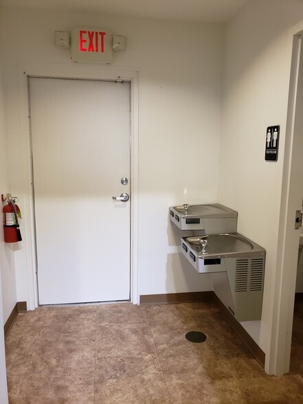 More Photos Of 2979 Lindbergh Blvd, Springfield Storefront Retail Office For Lease