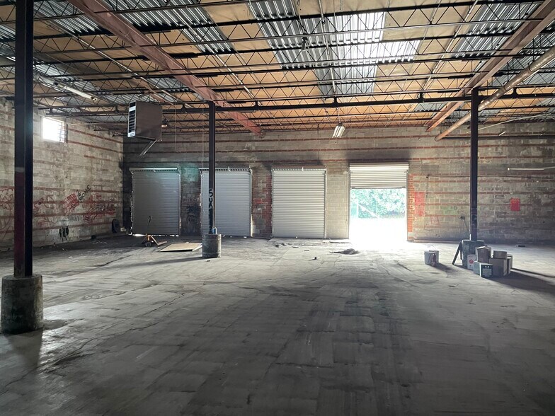 More Photos Of 3455 Empire Blvd SW, Atlanta Warehouse For Lease