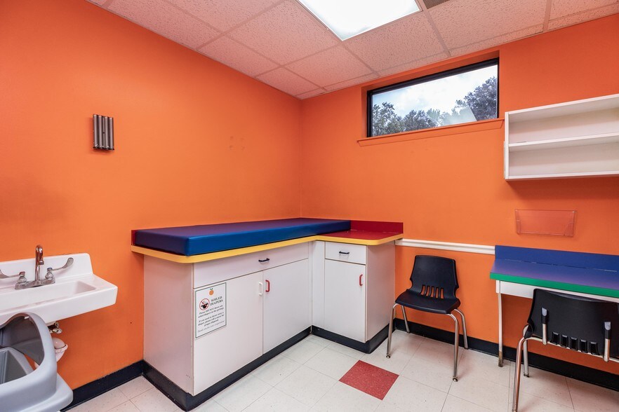 More Photos Of 8774 Perimeter Park Blvd, Jacksonville Medical For Sale