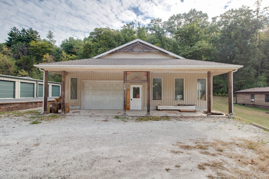 More Photos Of 309 N Market St, Grafton General Retail For Sale