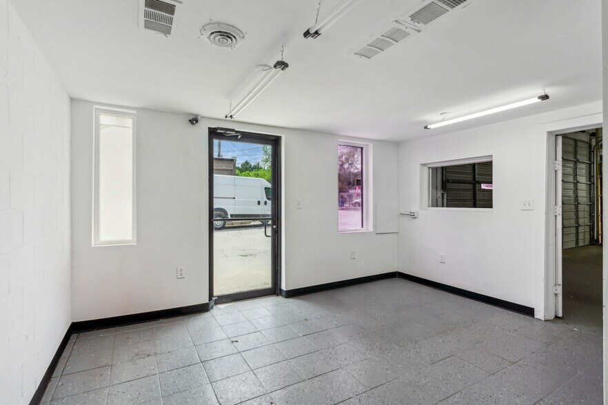 More Photos Of , Atlanta General Retail For Sale
