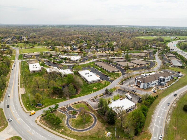 More Photos Of 1005 Beau Terre Dr, Bentonville Unknown For Lease