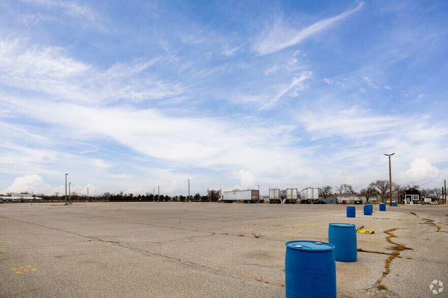 More Photos Of 1301 E Hartman Ave, Omaha Land For Lease