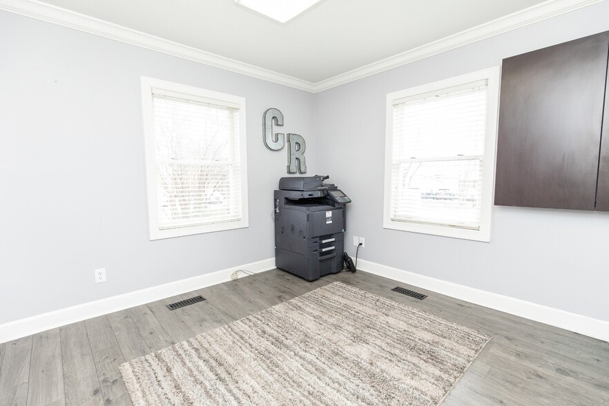 More Photos Of 111 Shivel Dr, Hendersonville Office For Sale