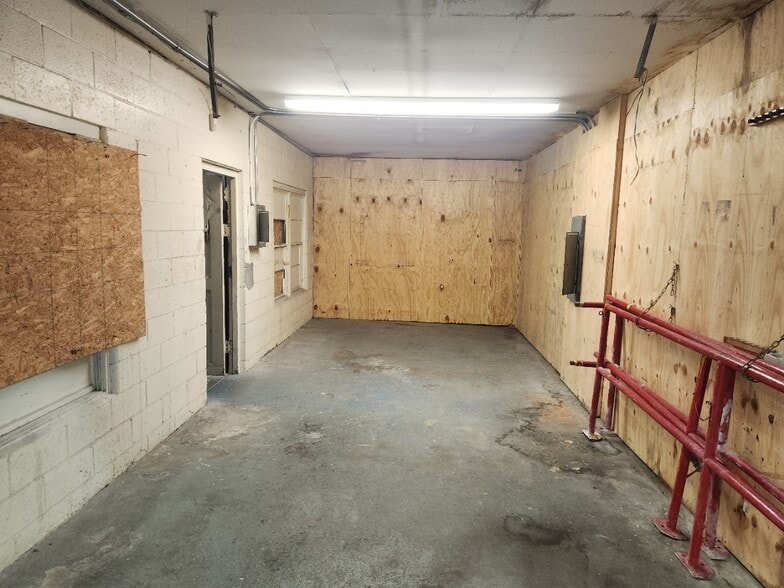 More Photos Of 1301 NW Cache Rd, Lawton Industrial For Lease