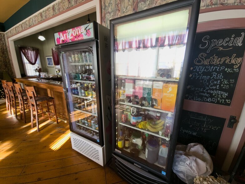 More Photos Of 15 Berkley Rd, Barnesville Restaurant For Sale