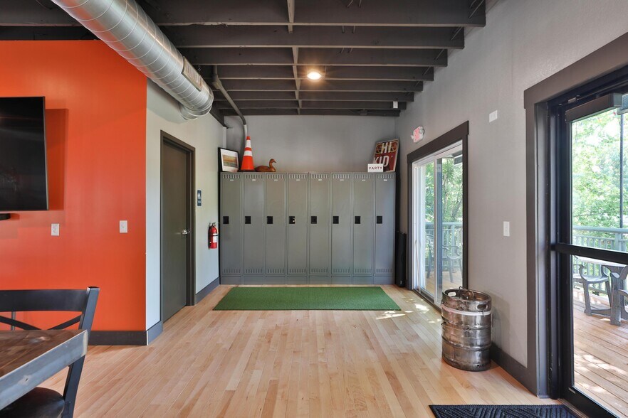 More Photos Of 57 Mill St, Columbus Storefront For Sale