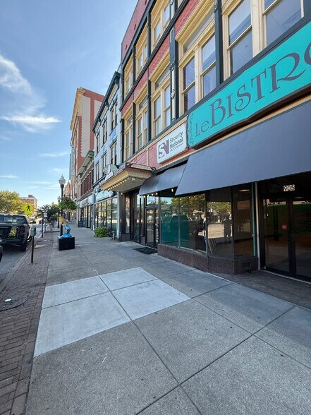 More Photos Of 905-909 3rd Ave, Huntington Office For Lease