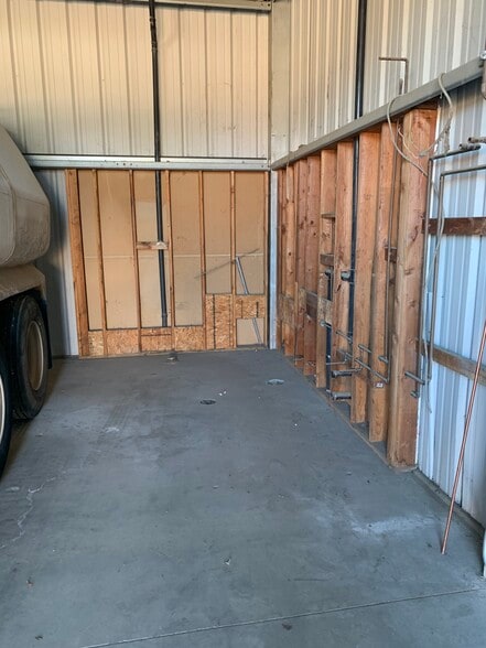 More Photos Of 11185 Roswell Ave, Pomona Warehouse For Lease