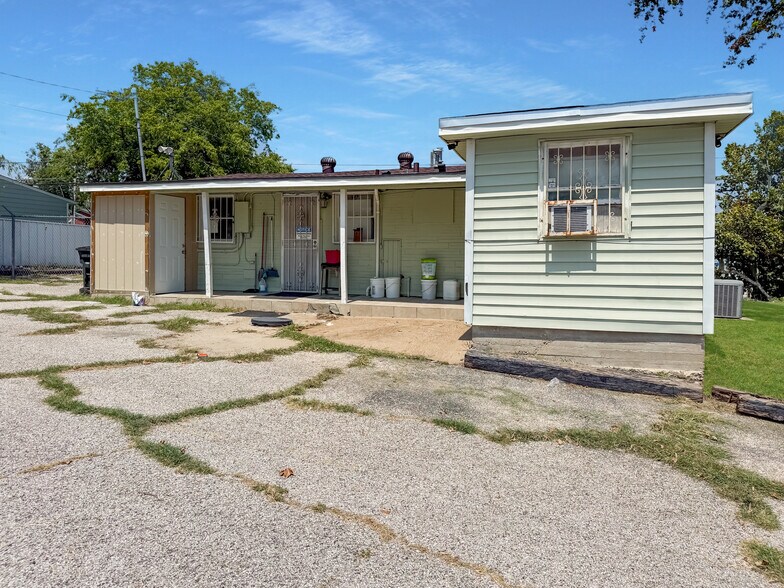 More Photos Of 104 W Hallmark Ave, Killeen Freestanding For Sale