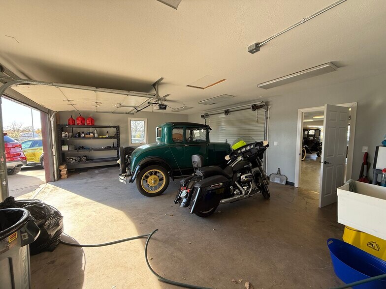 More Photos Of 1585 Valley Dr, Rapid City General Retail For Sale