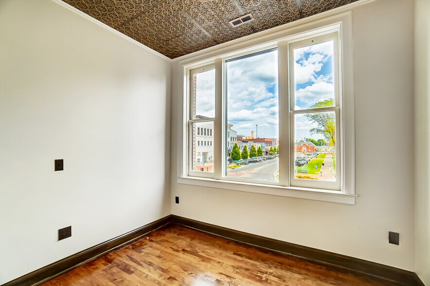 More Photos Of 9-11 N 3rd St, Newark Office For Lease