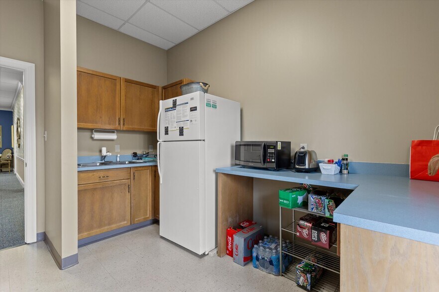 More Photos Of 6166 Shallowford Rd, Chattanooga Medical For Sale