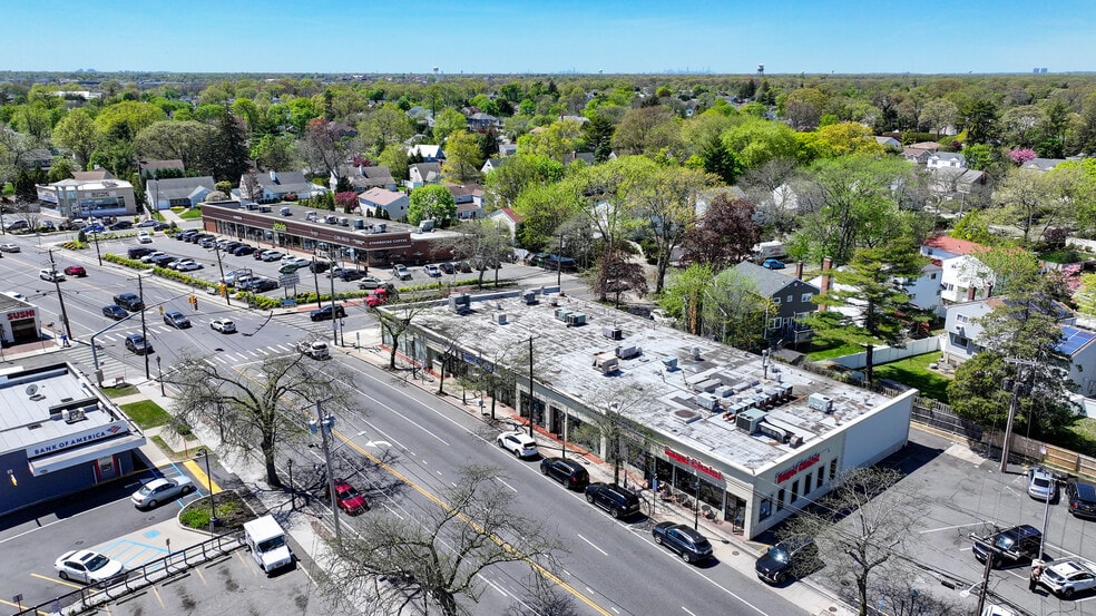 More Photos Of 2019-2037 Merrick Rd, Merrick Unknown For Lease