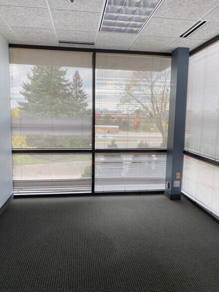 More Photos Of 941 Hillwind Rd NE, Minneapolis Medical For Lease