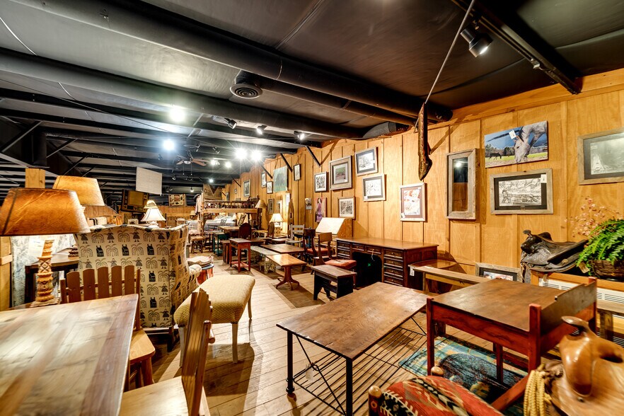 More Photos Of 25 Setser Branch Rd, Franklin Storefront For Sale