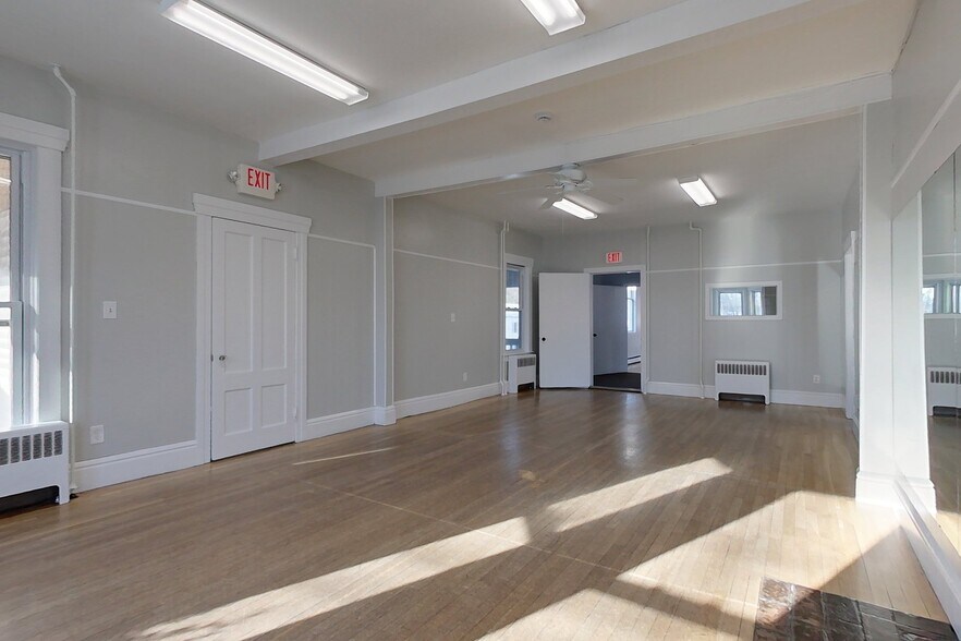 More Photos Of 7 Elm St, Townsend Office For Lease