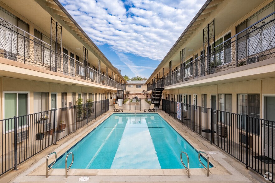 More Photos Of 618-620 W Route 66, Glendora Apartments For Sale