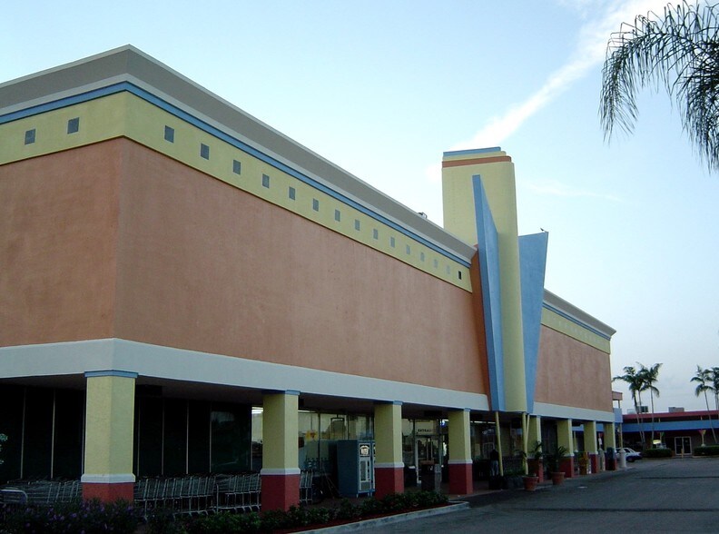 More Photos Of 4500-4698 NW 183rd St, Miami Gardens Storefront For Lease