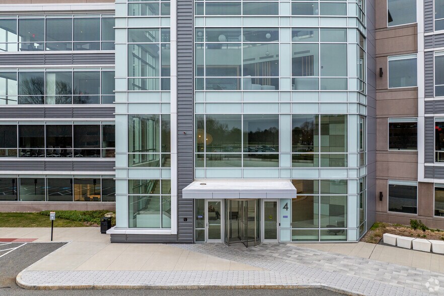 More Photos Of 4 Burlington Woods Dr, Burlington Office For Lease