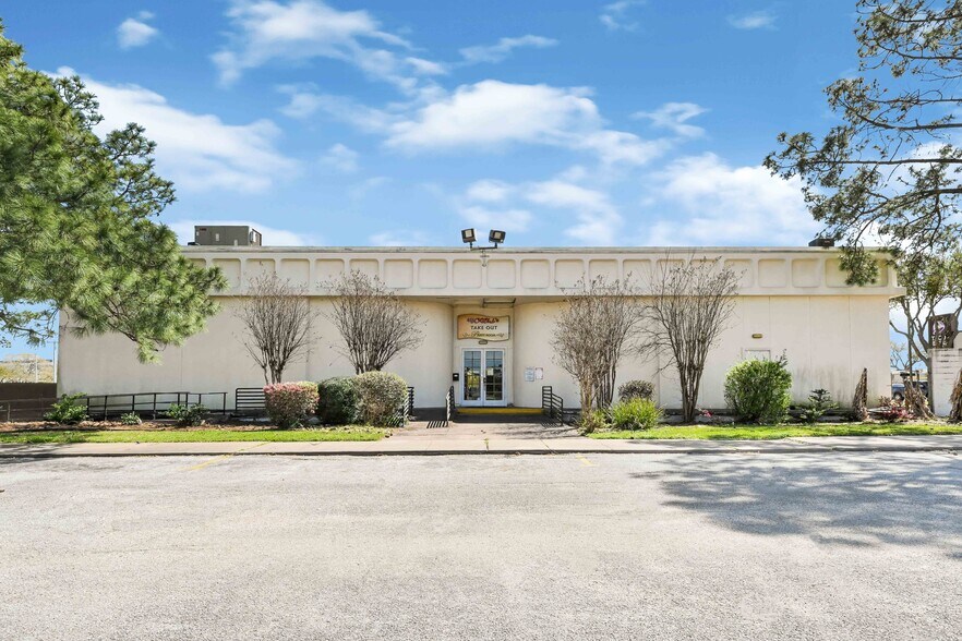 More Photos Of 1055 Bay Area Blvd, Houston Restaurant For Sale